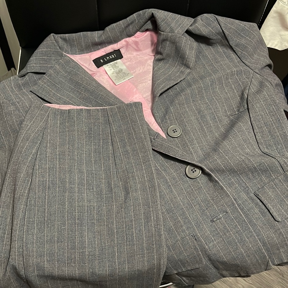 B.Smart grey and pink skirt set size 3/4
